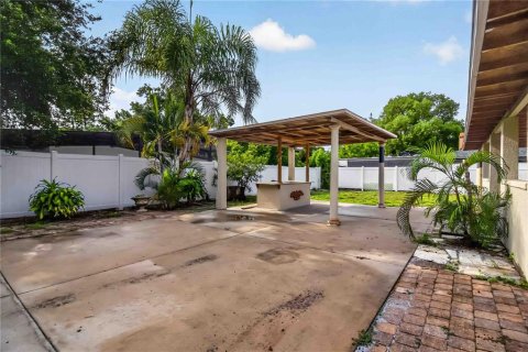 Commercial property in Sarasota, Florida 5 bedrooms, 216.83 sq.m. № 2259429 - photo 27