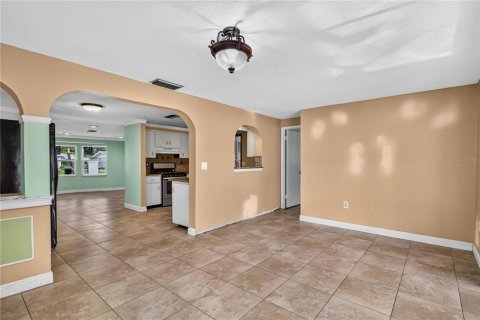 Commercial property in Sarasota, Florida 5 bedrooms, 216.83 sq.m. № 2259429 - photo 13