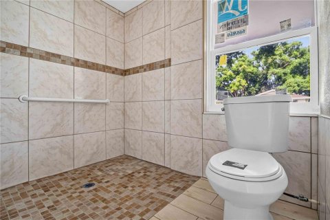 Commercial property in Sarasota, Florida 5 bedrooms, 216.83 sq.m. № 2259429 - photo 17