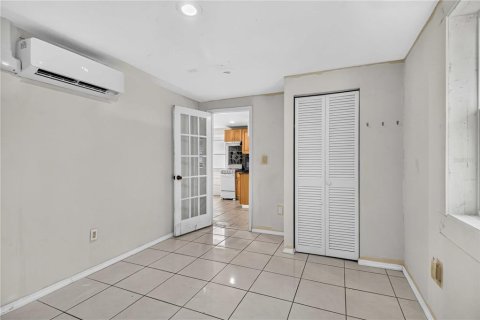 Commercial property in Sarasota, Florida 5 bedrooms, 216.83 sq.m. № 2259429 - photo 23