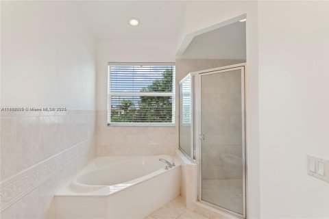 Снять в аренду виллу или дом в Майами, Флорида 4 спальни, 236.06м2, № 1942277 - фото 19