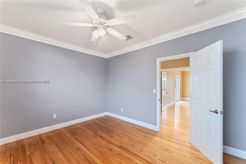 Снять в аренду виллу или дом в Майами, Флорида 4 спальни, 236.06м2, № 1942277 - фото 20