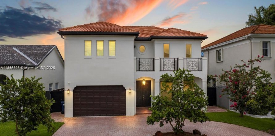 Дом в Майами, Флорида 4 спальни, 236.06м2 № 1942277