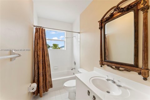 Снять в аренду виллу или дом в Майами, Флорида 4 спальни, 236.06м2, № 1942277 - фото 22