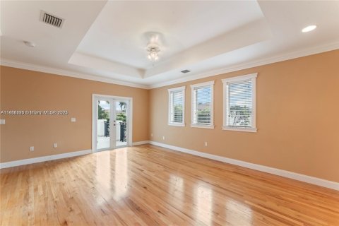 Снять в аренду виллу или дом в Майами, Флорида 4 спальни, 236.06м2, № 1942277 - фото 17