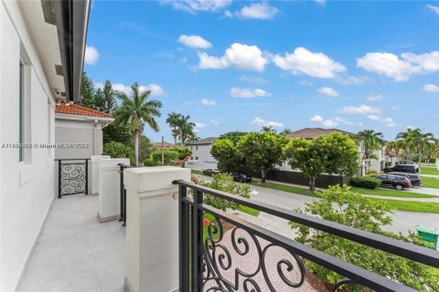 Снять в аренду виллу или дом в Майами, Флорида 4 спальни, 236.06м2, № 1942277 - фото 18