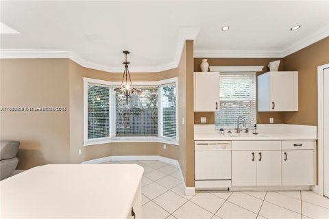 Снять в аренду виллу или дом в Майами, Флорида 4 спальни, 236.06м2, № 1942277 - фото 10