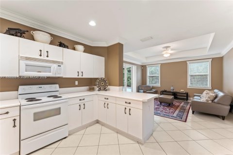 Снять в аренду виллу или дом в Майами, Флорида 4 спальни, 236.06м2, № 1942277 - фото 9