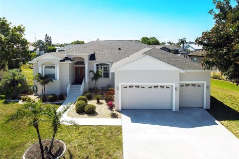 House in Apollo Beach, Florida 3 bedrooms, 231.7 sq.m. № 1652454 - photo 1