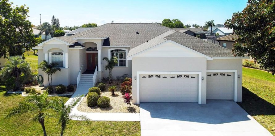 House in Apollo Beach, Florida 3 bedrooms, 231.7 sq.m. № 1652454