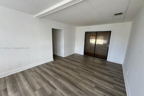 Снять в аренду виллу или дом в Форт-Лодердейл, Флорида 3 спальни, № 1964324 - фото 1