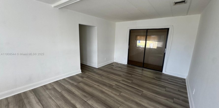 Дом в Форт-Лодердейл, Флорида 3 спальни № 1964324