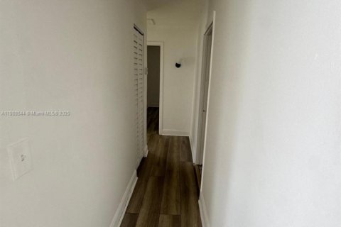 Снять в аренду виллу или дом в Форт-Лодердейл, Флорида 3 спальни, № 1964324 - фото 4