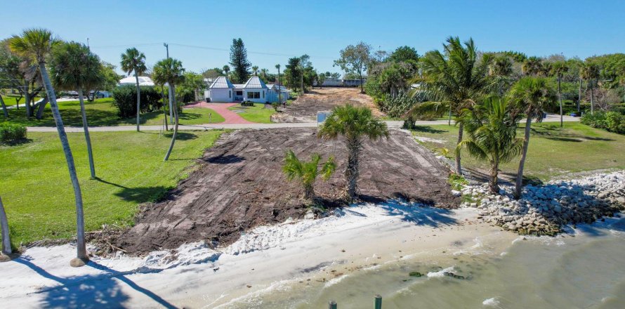 Land in Fort Pierce, Florida № 1092643