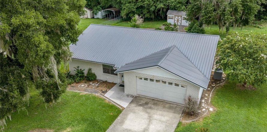 House in Belleview, Florida 2 bedrooms, 122.63 sq.m. № 2258359