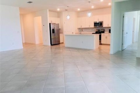 Casa en alquiler en Englewood, Florida, 4 dormitorios, 189.15 m2 № 1880975 - foto 6