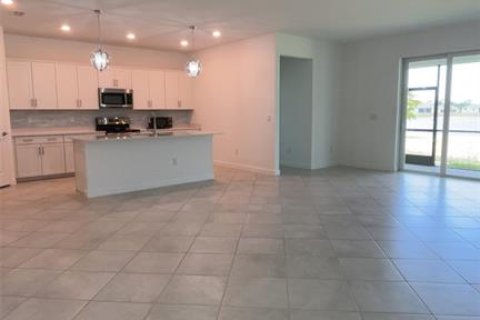 Casa en alquiler en Englewood, Florida, 4 dormitorios, 189.15 m2 № 1880975 - foto 5