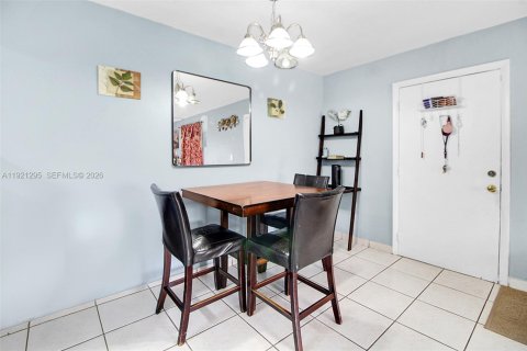 Condo in Sweetwater, Florida, 2 bedrooms  № 2061063 - photo 10