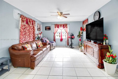 Condo in Sweetwater, Florida, 2 bedrooms  № 2061063 - photo 7