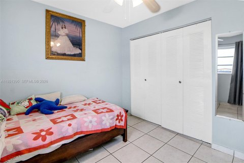 Condo in Sweetwater, Florida, 2 bedrooms  № 2061063 - photo 14