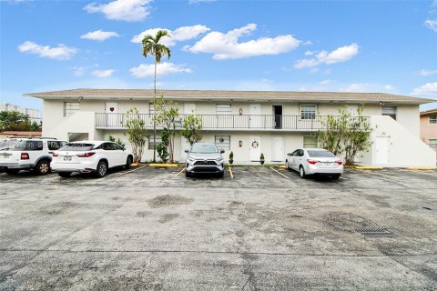 Condo in Sweetwater, Florida, 2 bedrooms  № 2061063 - photo 3