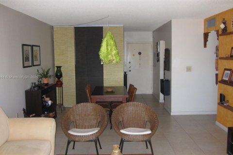 Condo in Aventura, Florida, 2 bedrooms  № 1981192 - photo 6