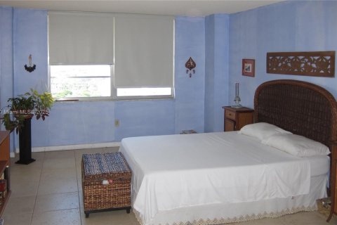 Condo in Aventura, Florida, 2 bedrooms  № 1981192 - photo 9