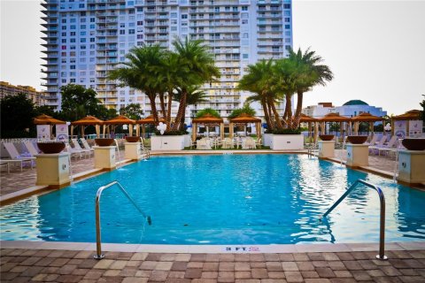 Condo in Aventura, Florida, 2 bedrooms  № 1981192 - photo 2