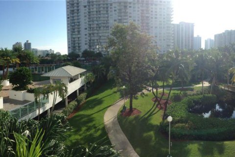 Condo in Aventura, Florida, 2 bedrooms  № 1981192 - photo 3