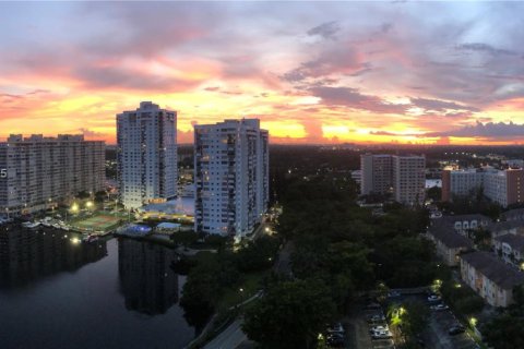 Condo in Aventura, Florida, 2 bedrooms  № 1981192 - photo 13