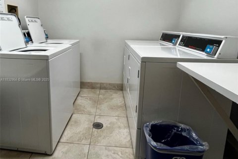 Condo in Aventura, Florida, 2 bedrooms  № 1981192 - photo 11