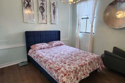 Adosado en venta en Hialeah, Florida, 3 dormitorios, 147.06 m2 № 1968536 - foto 17