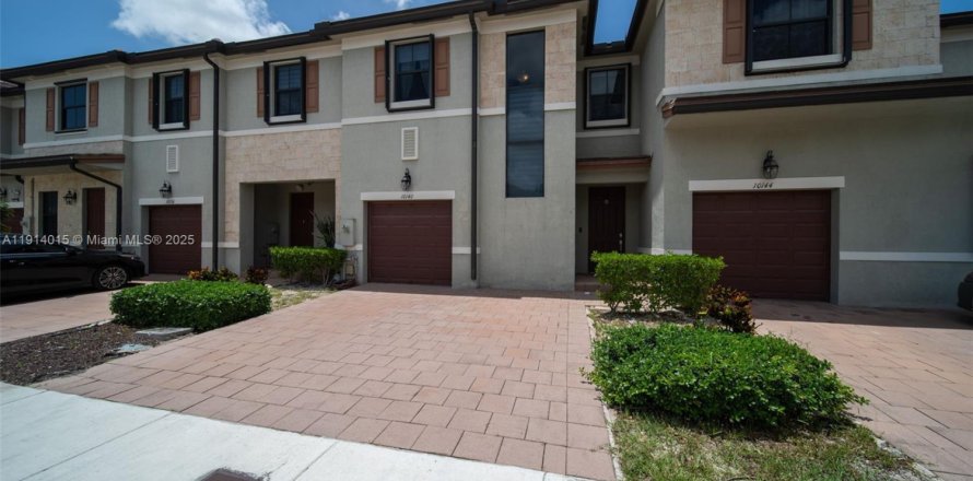 Adosado en Hialeah, Florida 3 dormitorios, 147.06 m2 № 1968536