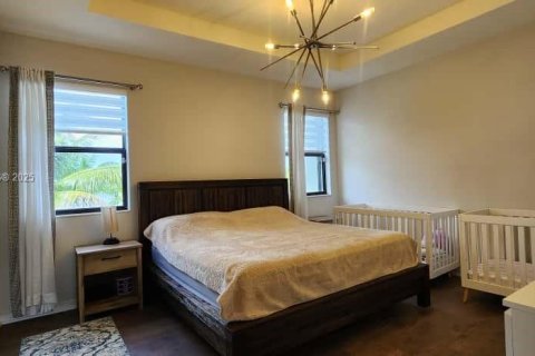 Adosado en venta en Hialeah, Florida, 3 dormitorios, 147.06 m2 № 1968536 - foto 20