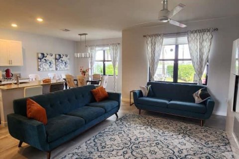 Adosado en venta en Hialeah, Florida, 3 dormitorios, 147.06 m2 № 1968536 - foto 5