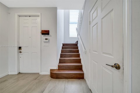 Adosado en venta en Hialeah, Florida, 3 dormitorios, 147.06 m2 № 1968536 - foto 10