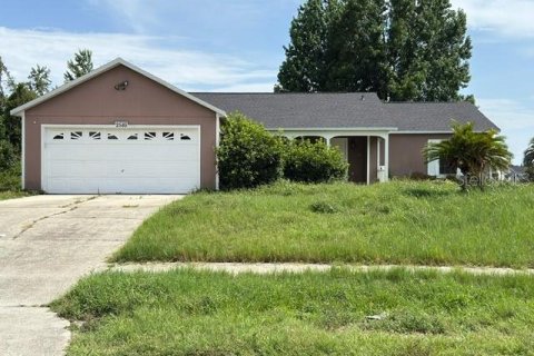 House in Deltona, Florida 3 bedrooms, 151.24 sq.m. № 1825416 - photo 1