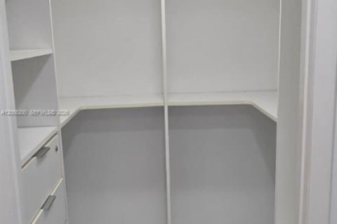 Copropriété à louer à Miami, Floride: 1 chambre, 96.15 m2 № 2187866 - photo 12