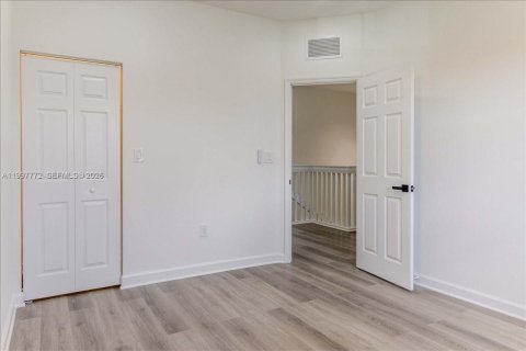 Touwnhouse à vendre à Hialeah, Floride: 3 chambres, 182.27 m2 № 2064216 - photo 25