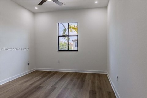 Touwnhouse à vendre à Hialeah, Floride: 3 chambres, 182.27 m2 № 2064216 - photo 20