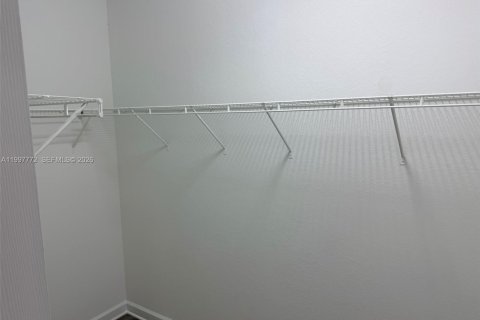 Adosado en venta en Hialeah, Florida, 3 dormitorios, 182.27 m2 № 2064216 - foto 16