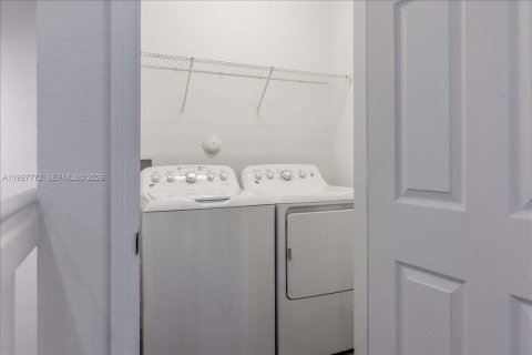 Touwnhouse à vendre à Hialeah, Floride: 3 chambres, 182.27 m2 № 2064216 - photo 19