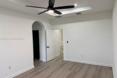 Adosado en venta en Hialeah, Florida, 3 dormitorios, 182.27 m2 № 2064216 - foto 14