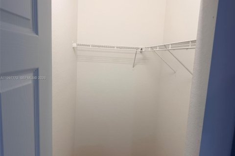 Adosado en venta en Hialeah, Florida, 3 dormitorios, 182.27 m2 № 2064216 - foto 15