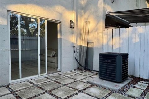 Таунхаус в Майами, Флорида 2 спальни, 88.26м2 № 1975314