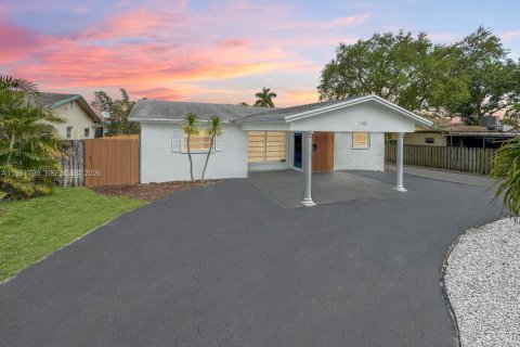 Дом в Холливуд, Флорида 3 спальни, 157.56м2 № 2056540