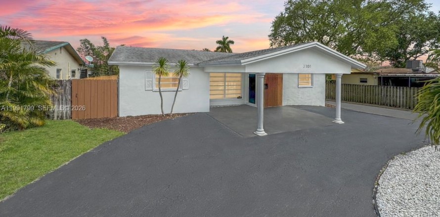 Дом в Холливуд, Флорида 3 спальни, 157.56м2 № 2056540