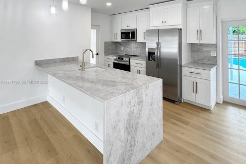 Купить виллу или дом в Холливуд, Флорида 3 спальни, 157.56м2, № 2056540 - фото 12