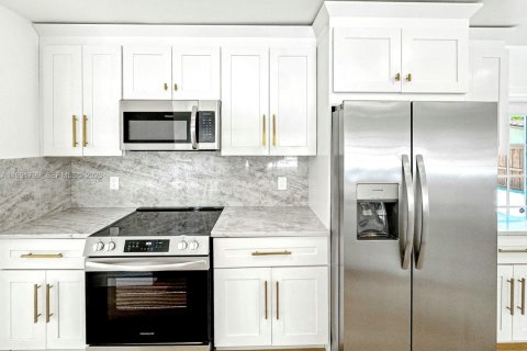 Купить виллу или дом в Холливуд, Флорида 3 спальни, 157.56м2, № 2056540 - фото 15