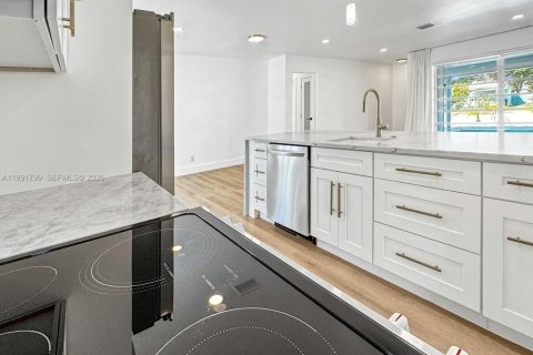 Купить виллу или дом в Холливуд, Флорида 3 спальни, 157.56м2, № 2056540 - фото 17